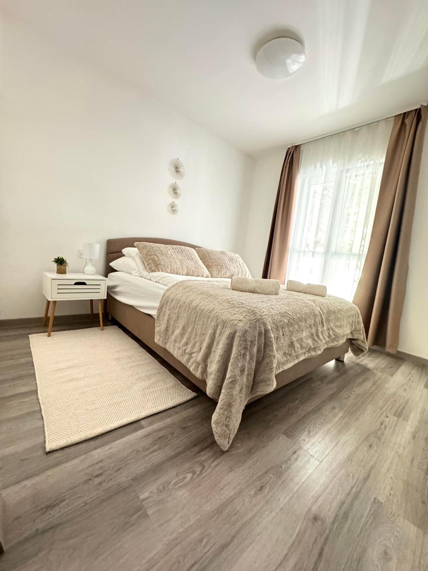 Sunsuite Szeged Exterior photo